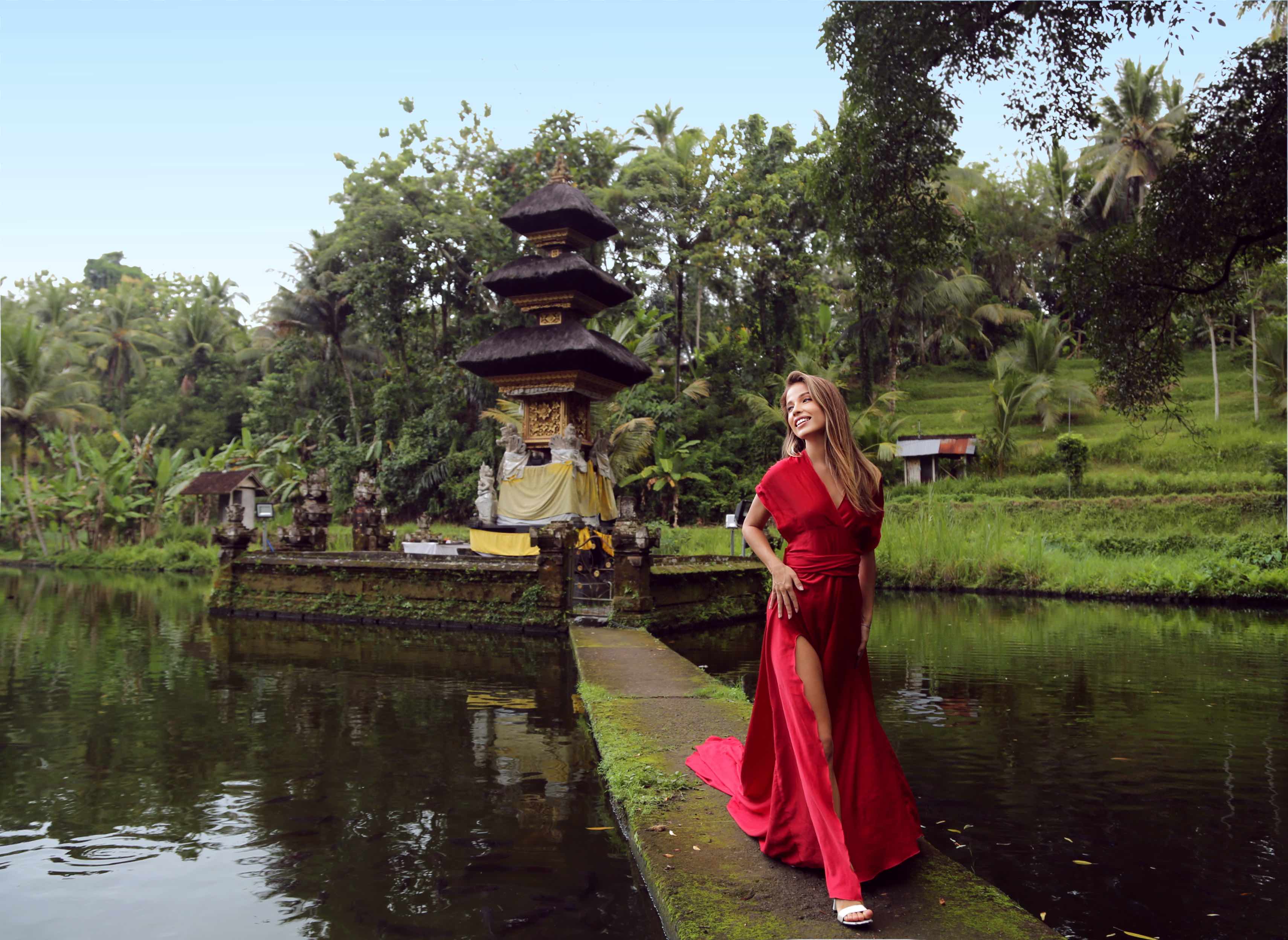 Photoshoot Influent Traveler in Bali with the Real Bali Tours with Tanya Bodarenko